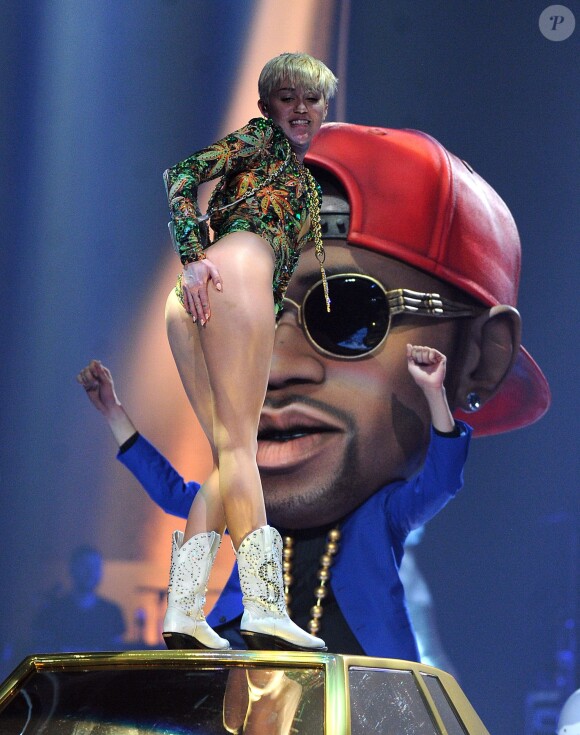 Miley Cyrus en concert dans le cadre de son Bangerz Tour au "MGM Grand Garden Arena" à Las Vegas, le 1er mars 2014.