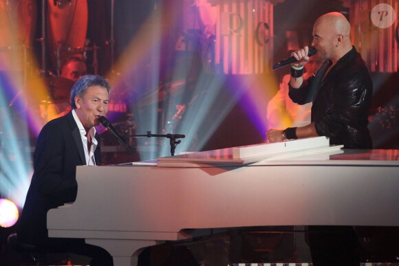 François Feldman et Pascal Obispo lors de l'enregistrement de l'émission "Les années bonheur" à Paris le 5 mars 2014. L'émission sera diffusée, le 15 mars 2014.