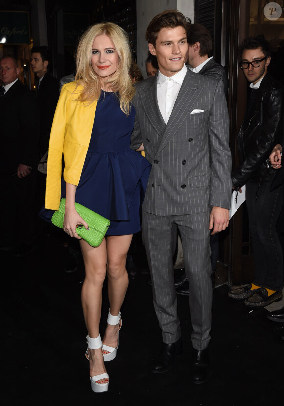 Pixie Lott et Oliver Cheshire assistent à l'inauguration de la nouvelle boutique Karl Lagerfeld, sur Regent Street. Londres, le 13 mars 2014.