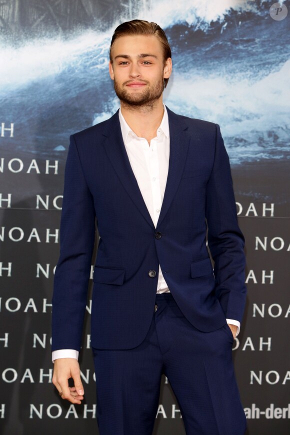 Douglas Booth à la première du film Noé à Berlin le 13 mars 2014.