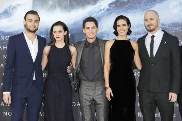Douglas Booth, Emma Watson, Logan Lerman, Jennifer Connelly, Darren Aronofsky à la première du film Noé à Berlin le 13 mars 2014.
