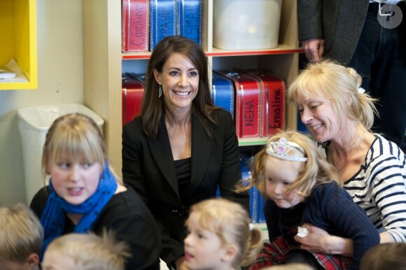La princesse Marie de Danemark visite, accompagnée de la ministre de l'éducation Christine Antorini, l'école Antvorskov à Slagelse, le 14 mars 2014.
