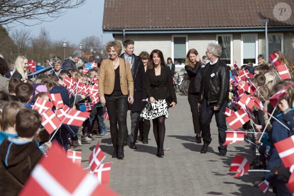 La princesse Marie de Danemark très bien accueillie et accompagnée de la ministre de l'éducation Christine Antorini, l'école Antvorskov à Slagelse, le 14 mars 2014.