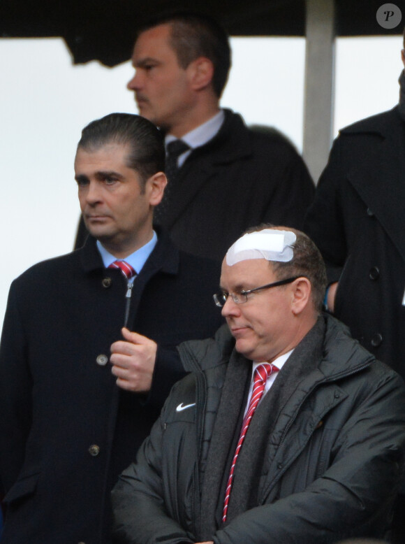 Francois Hollande et Albert de Monaco, complices lors du match de rugby France-Irlande dans le cadre du tournoi des six nations, au Stade de France, à Saint-Denis. Le 15 mars 2014