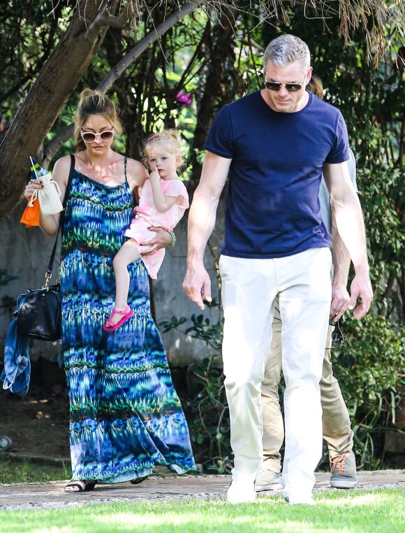 Rebecca Gayheart et son mari Eric Dane avec la petite Georgia à Los Angeles le 15 mars 2014.