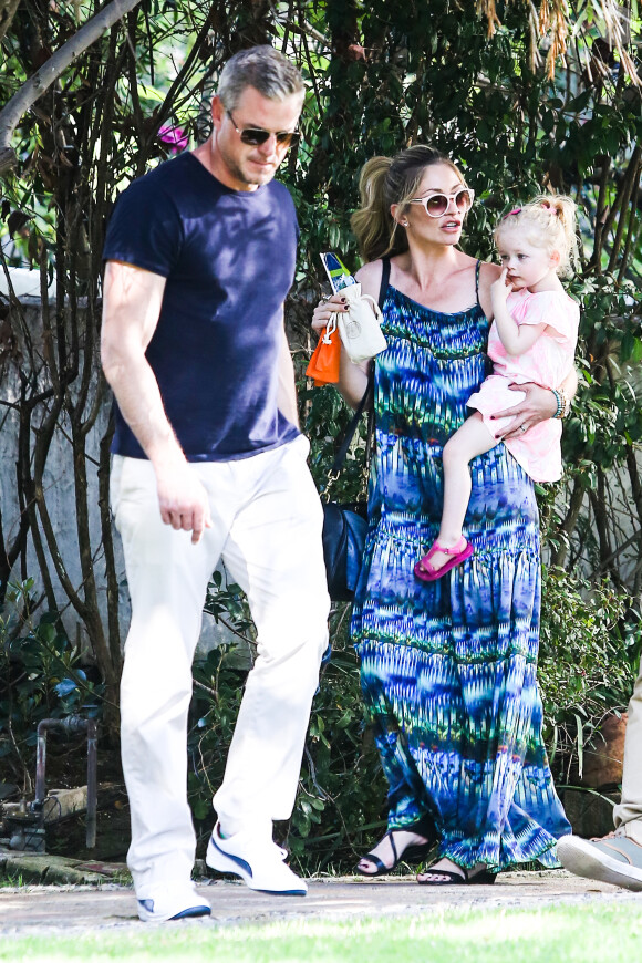 Rebecca Gayheart et son mari Eric Dane avec la petite Georgia à Los Angeles, samedi 15 mars 2014.