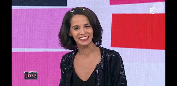 Sophia Aram présente Jusqu'ici tout va bien pour la dernière fois, sur France 2, le vendredi 20 décembre 2013.