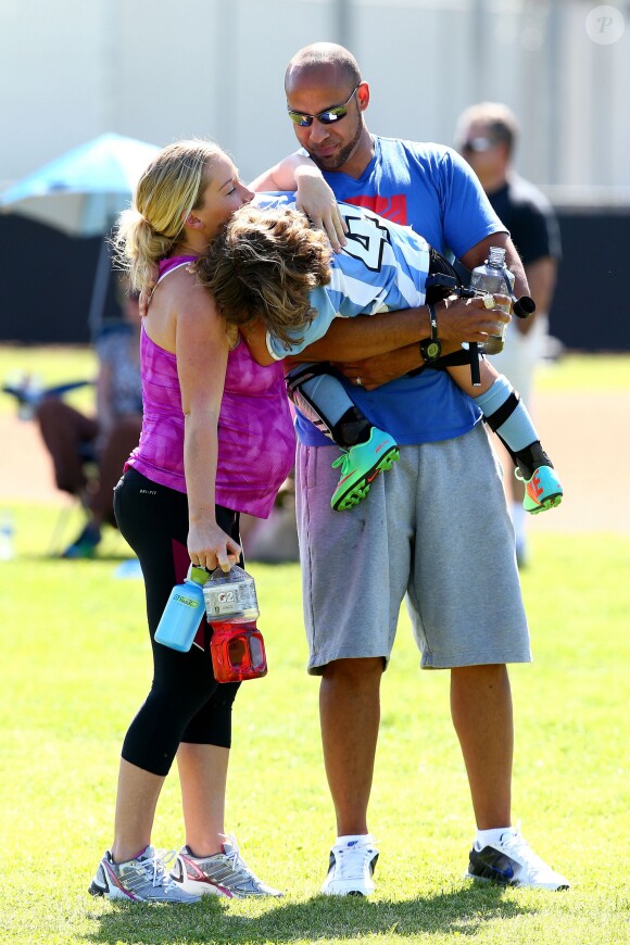 Kendra Wilkinson (enceinte) lors d'un match de foot de son fils Hank Jr. à Calabasas (Los Angeles), le 16 mars 2014.