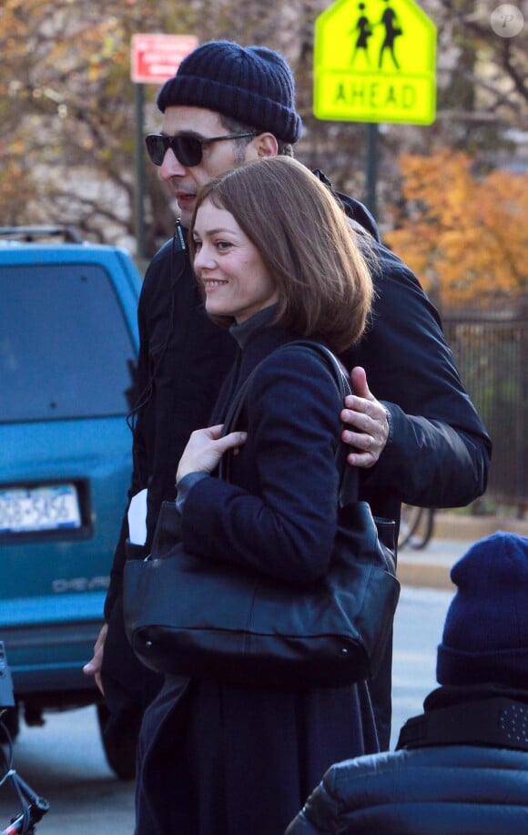Vanessa Paradis, avec une perruque, et le réalisateur John Turturro sur le tournage d'Apprenti Gigolo le 17 novembre 2012 à New York