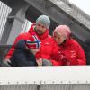 Le prince Haakon et la princesse Mette-Marit de Norvège avec leur fils le prince Sverre Magnus à Holmenkollen le 9 mars 2014 pour la Coupe du monde de saut à ski.