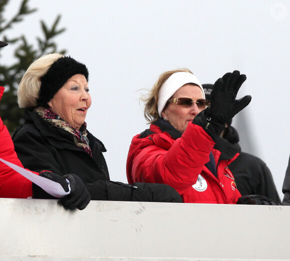 Beatrix des Pays-Bas et Sonja de Norvège à Holmenkollen le 9 mars 2014.