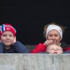 La princesse Ingrid Alexandra, la reine Sonja et le prince Sverre Magnus de Norvège à Holmenkollen pour la manche annuelle de Coupe du monde de saut à ski, le 9 mars 2014