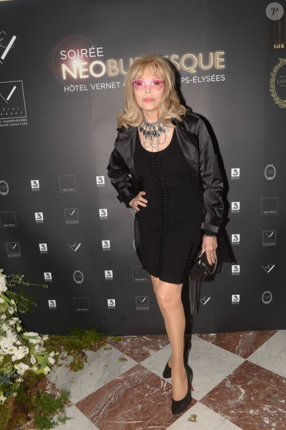 Amanda Lear lors de l'inauguration du nouveau restaurant de l'Hôtel Vernet à Paris. 20 mars 2014