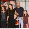 Bruce Willis avec Demi Moore et leurs trois filles Rumer, Tallulah et Scout à Los Angeles le 5 octobre 2001
