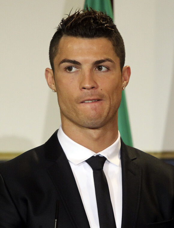 Cristiano Ronaldo avant d'être fait Grand Officier de l'ordre de l'Infante D. Henrique au palais présidentiel de Lisbonne, le 20 janvier 2014