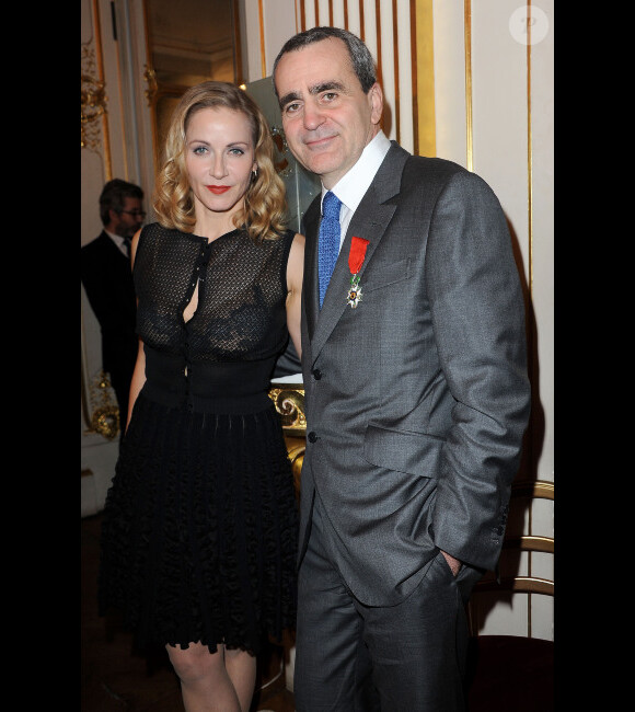 Babsie Steger et son mari Takis Candilis, fait chevalier de l'ordre de la Légion d'honneur, lors de la remise de décorations au ministère de la Culture, le 14 mars 2012, à Paris