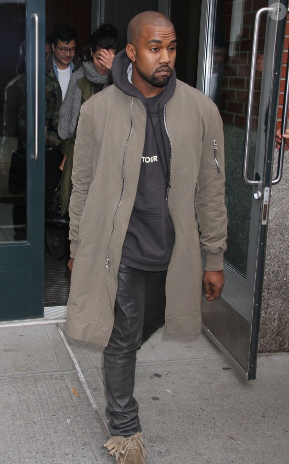 Kanye West quitte son appartement. New York, le 25 mars 2014.