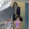Zahara et une amie - Angelina Jolie arrive avec deux de ses enfants à l'aéroport de Heathrow, à Londres, le 26 mars 2014.