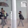Maddox - Angelina Jolie arrive avec deux de ses enfants à l'aéroport de Heathrow, à Londres, le 26 mars 2014.