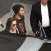 Maddox - Angelina Jolie arrive avec deux de ses enfants à l'aéroport de Heathrow, à Londres, le 26 mars 2014.