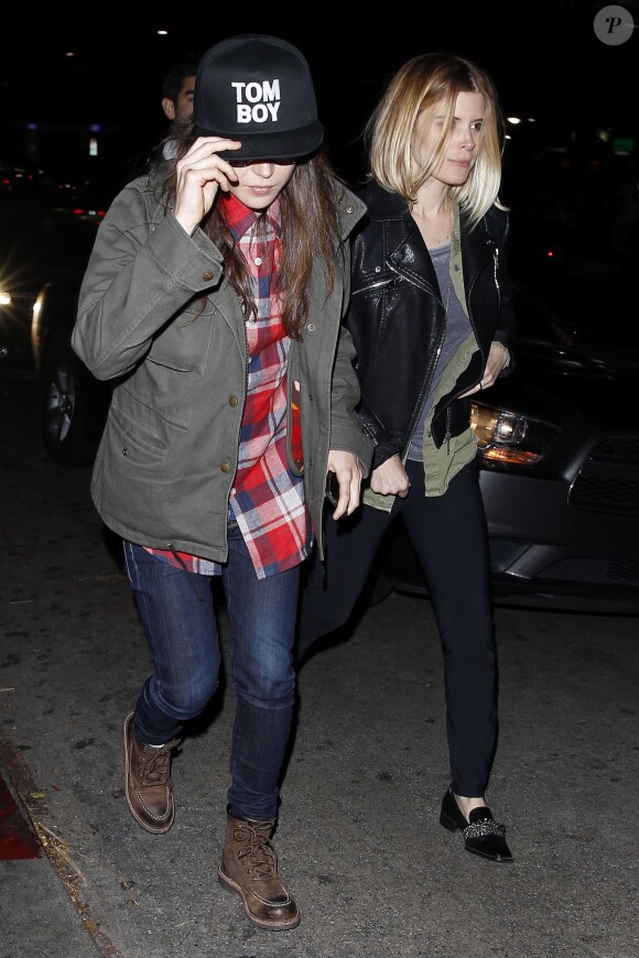 Ellen Page et Kate Mara ensemble après une soirée au Chateau's Bar Marmont, Los Angeles, le 26 mars 2014.