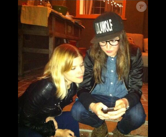 Kate Mara et Ellen Page teasent sur True Detective, saison 2, via Twitter.