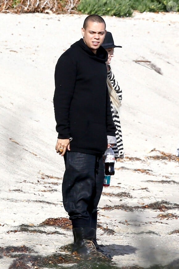 Ashlee Simpson et Evan Ross sur une plage de Malibu avec Diana Ross à Los Angeles, le 28 mars 2014.