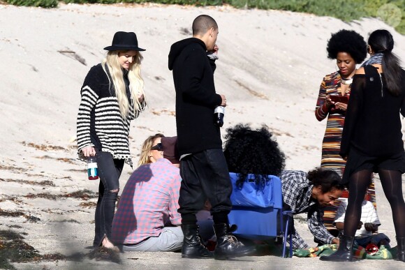 Les jeunes fiancés Ashlee Simpson et Evan Ross lors d'une session plage avec Diana Ross à Malibu, le 28 mars 2014.