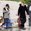 Les jeunes fiancés Ashlee Simpson et Evan Ross lors d'une session plage avec Diana Ross à Malibu, le 28 mars 2014.