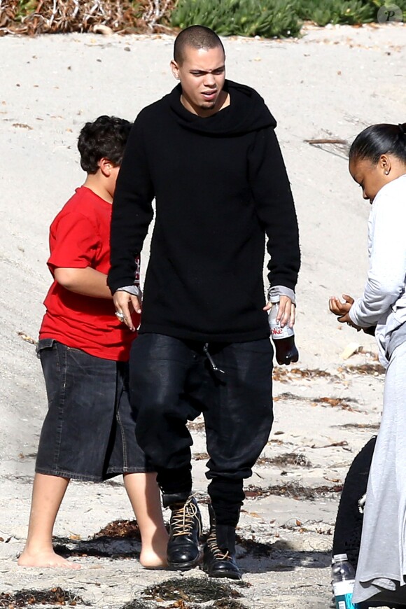 Les jeunes fiancés Ashlee Simpson et Evan Ross lors d'une session plage avec Diana Ross à Malibu, le 28 mars 2014.