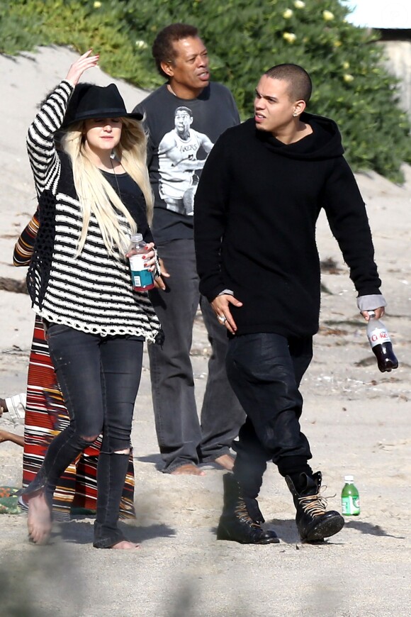 Les jeunes fiancés Ashlee Simpson et Evan Ross lors d'une session plage avec Diana Ross à Malibu, le 28 mars 2014.