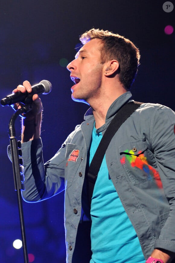 Chris Martin en concert avec Coldplay à Cologne le 15 décembre 2011