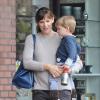 Jennifer Garner va chercher son fils Samuel à son cours de gym à Brentwood, le 25 mars 2014.