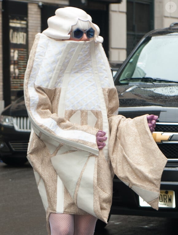 Lady Gaga se promène dans les rues de New York, le jour de son 28ème anniversaire. Le 28 mars 2014.