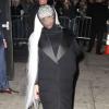 Lady Gaga porte un masque à son arrivée au Roseland Ballroom pour son concert à New York, le 31 mars 2014. 