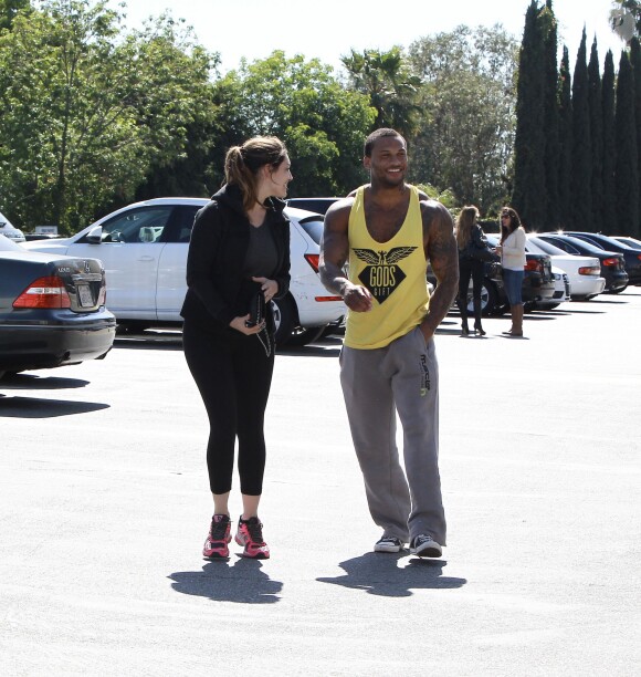 Kelly Brook et son fiancé David McIntosh se rendent dans leur club de gym. Los Angeles, le 31 mars 2014.