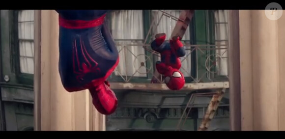 L'homme-araignée face au bébé-homme-araignée... The Amazing Spider-man version bébé ? Evian continue à tisser sa toile avec Baby & Me 2, suite de sa campagne à succès des bébés danseurs, dévoilée le 1er avril 2014.