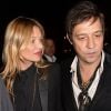 Kate Moss et son mari Jamie Hince arrivent au défilé de mode "Yves Saint Laurent" collection prêt-à-porter Automne-Hiver 2014/2015 à Paris, le 3 mars 2014.