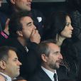 Arnaud Lagardère et sa femme Jade Foret pendant le match de Ligue des Champions entre le PSG et Chelsea au Parc des Princes à Paris le 2 avril 2014.