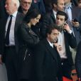 Arnaud Lagardère et sa femme Jade Foret pendant le match de Ligue des Champions entre le PSG et Chelsea au Parc des Princes à Paris le 2 avril 2014.