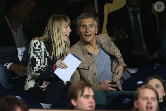 Nagui et sa femme Mélanie Page assistent au match entre le PSG et Chelsea au Parc des Princes à Paris le 2 avril 2014.