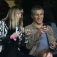 Nagui et sa femme Mélanie Page assistent au match entre le PSG et Chelsea au Parc des Princes à Paris le 2 avril 2014.