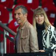 Nagui et Mélanie Page pendant le match de Ligue des Champions entre le PSG et Chelsea au Parc des Princes à Paris le 2 avril 2014.