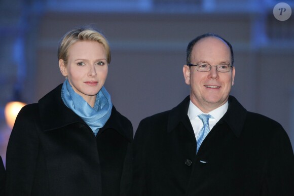 Charlene de Monaco, accompagnée par son mari le prince Albert, présidait le 2 avril 2014 la cérémonie d'illumination du palais princier, qui s'est couvert de bleu en soutien de la Journée mondiale de sensibilisation à l'autisme et de l'initiative ''Light it up Blue''.