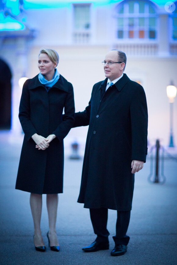 La princesse Charlene de Monaco, accompagnée par son mari le prince Albert, présidait le 2 avril 2014 la cérémonie d'illumination du palais princier, qui s'est couvert de bleu en soutien de la Journée mondiale de sensibilisation à l'autisme et de l'initiative ''Light it up Blue''.