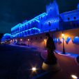 Le palais de Monaco, en présence de la princesse Charlene et du prince Albert, a été illuminé de bleu en soutien de la Journée mondiale de sensibilisation à l'autisme et de l'initiative ''Light it up Blue'', le 2 avril 2014