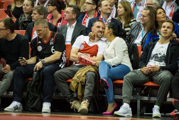 Franck Ribéry et son épouse Wahiba ont suivi en amoureux la rencontre du Top 16 de l'Euroligue entre le Bayern Munich et le Maccabi Tel Aviv, le 3 avril 2014 à Munich.