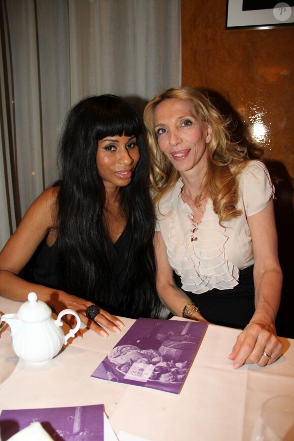 Mia Frye et Sylvie Elias lors du dîner d'ouverture du restaurant "Penati al Baretto" à l'Hôtel de Vigny. Paris, le 2 avril 2014.