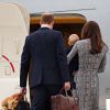 Le duc et la duchesse de Cambridge, avec leur fils le prince George et leur équipe d'onze personnes, sont arrivés à Sydney à bord d'un vol régulier Qantas le 7 avril 2014, et ont ensuite embarqué à bord d'un avion de la Royal Air Force néo-zélandaise à destination de Wellington.