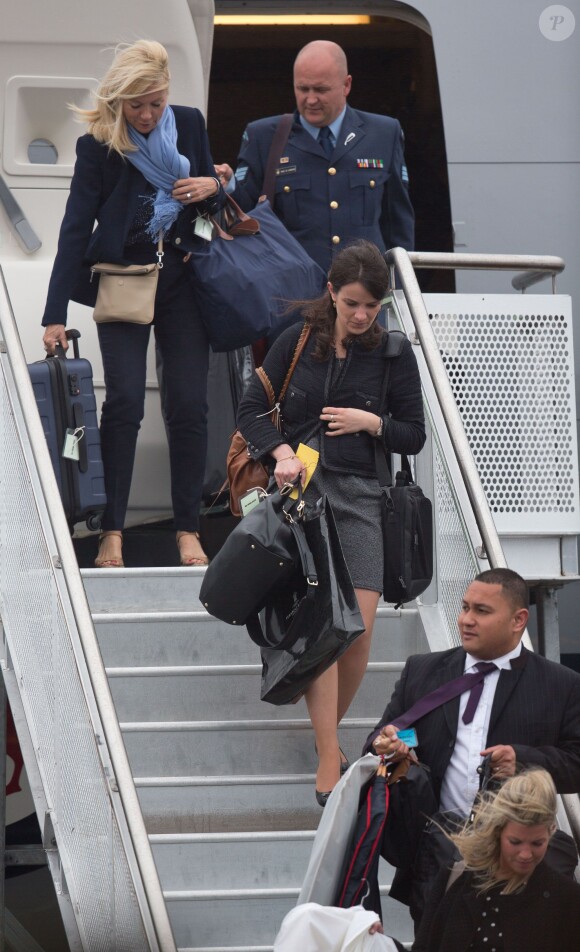 Le staff du prince William et de Kate Middleton débarque à Wellington le 7 avril 2014 pour la tournée officielle en Nouvelle-Zélande du duc et de la duchesse de Cambridge avec leur fils, George.
